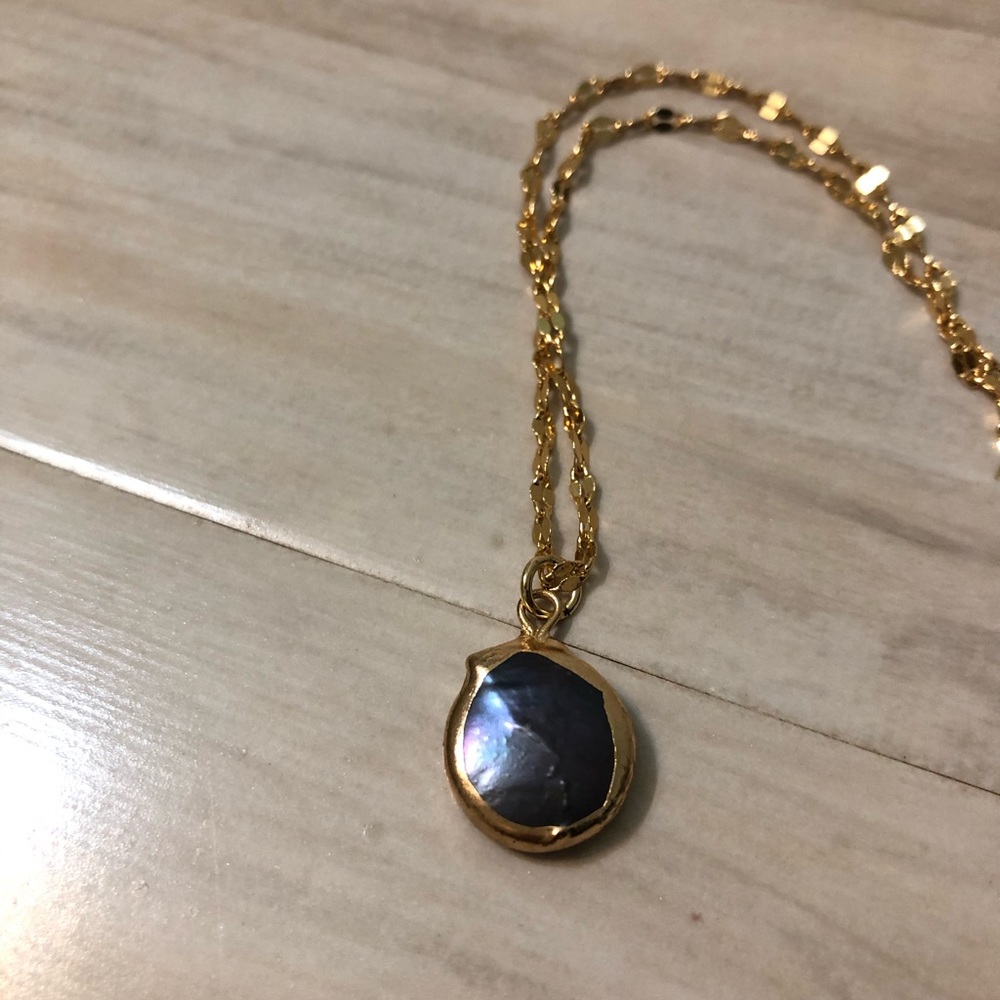 ❣️Last One❣️Dainty Peacock Pearl 22k Gold Necklace - Picture 6 of 7